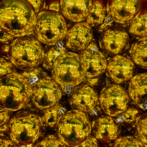 Esfera dorada brillante